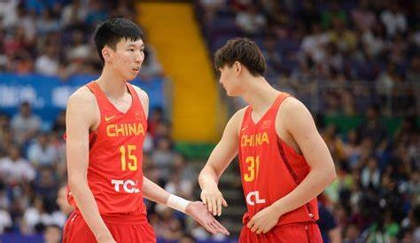 陕西男篮合力作战，夺取关键胜利