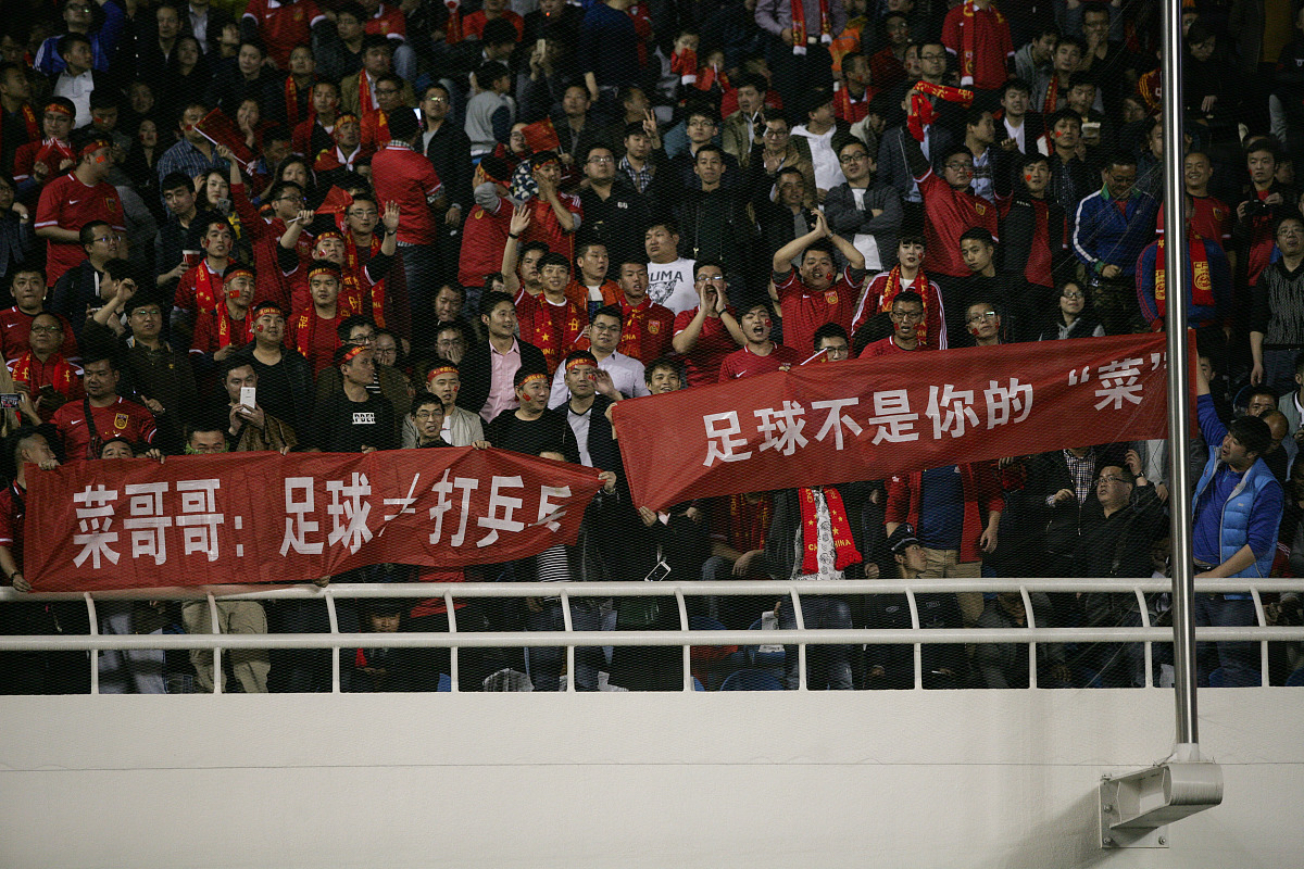 江苏队员奋力拼搏，成功击败对手