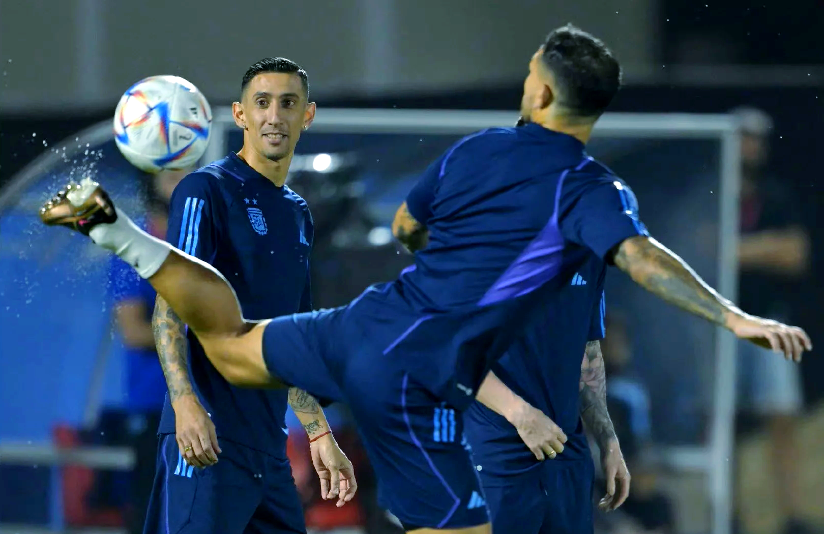 英格兰击败对手，梅西领衔阿根廷输球