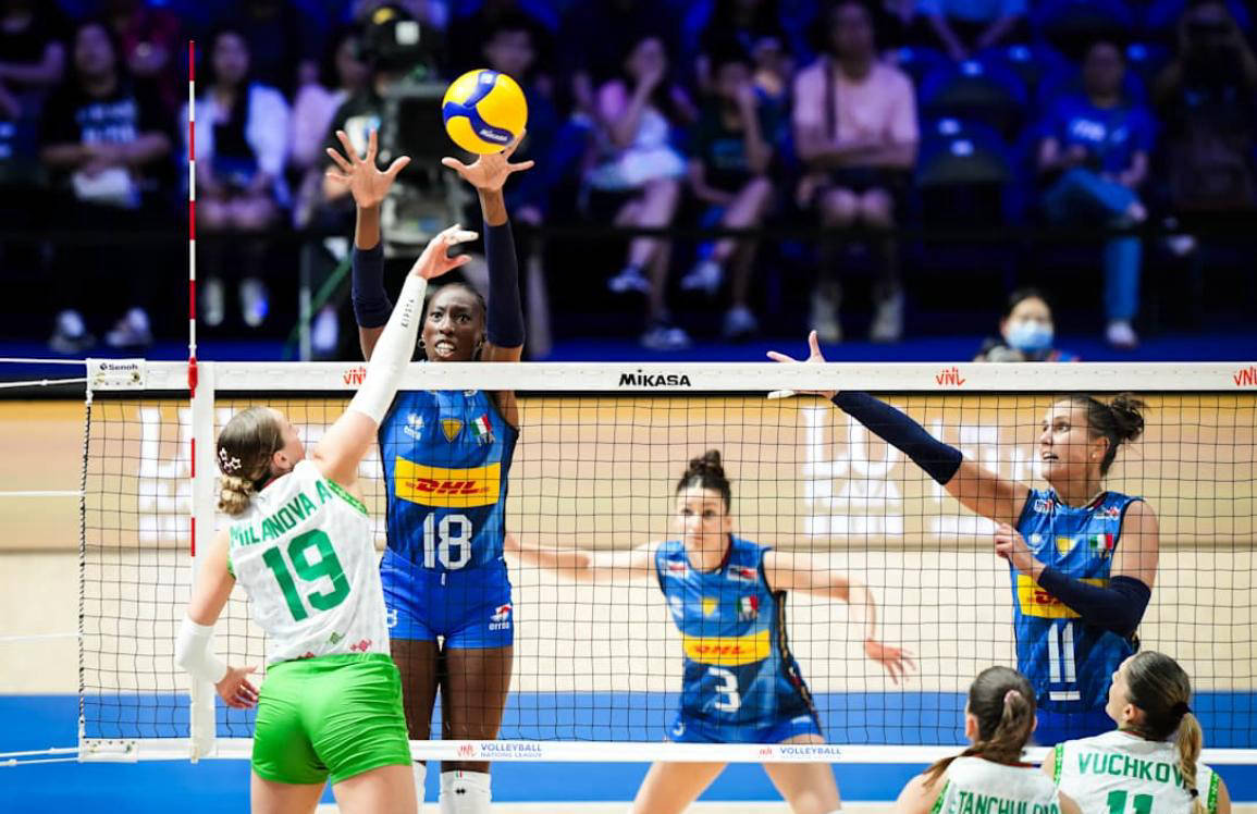 开云体育-关于意大利球队轻松取胜晋级下一轮的信息