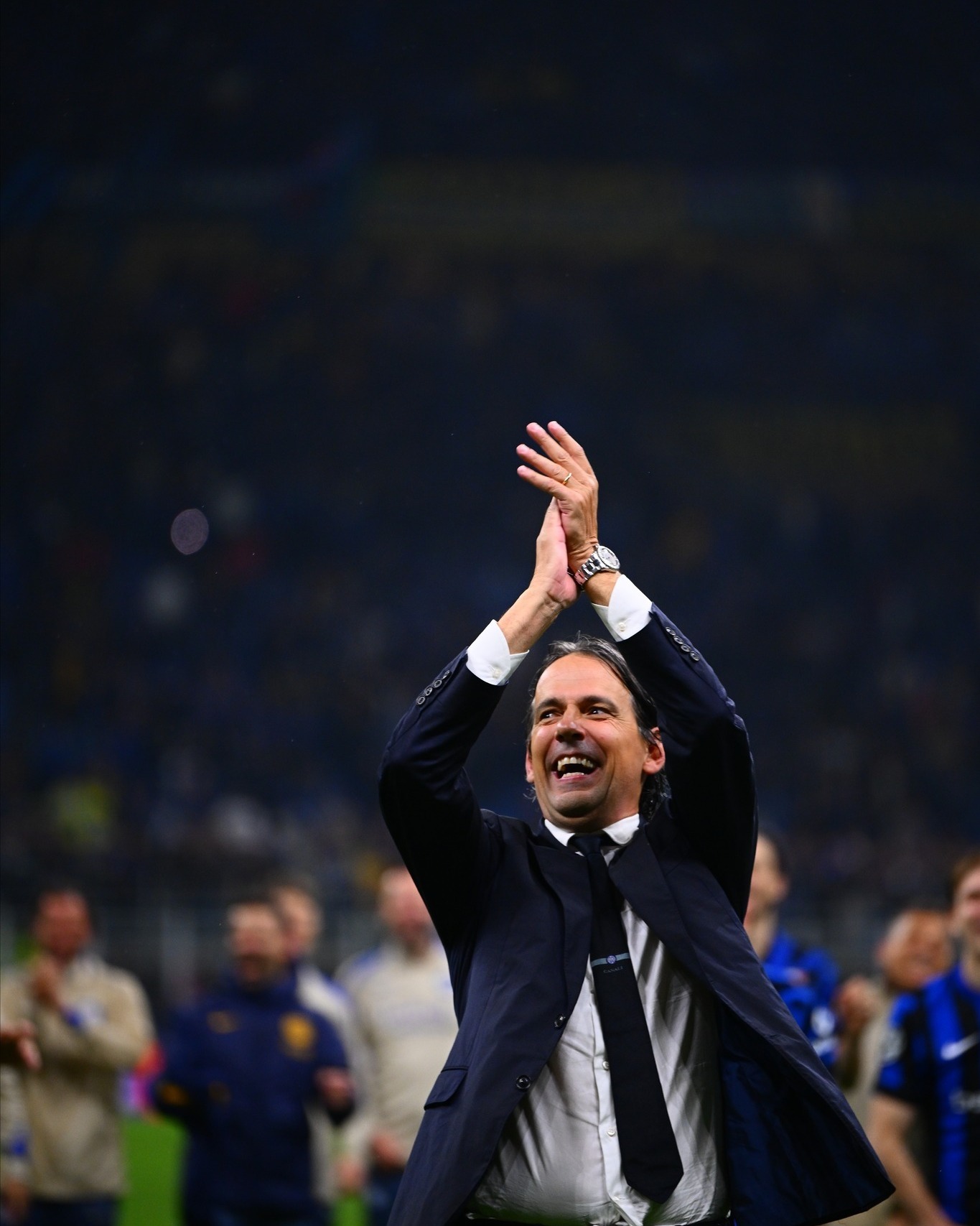 包含巴黎圣日耳曼抢先登顶，全队士气高涨的词条