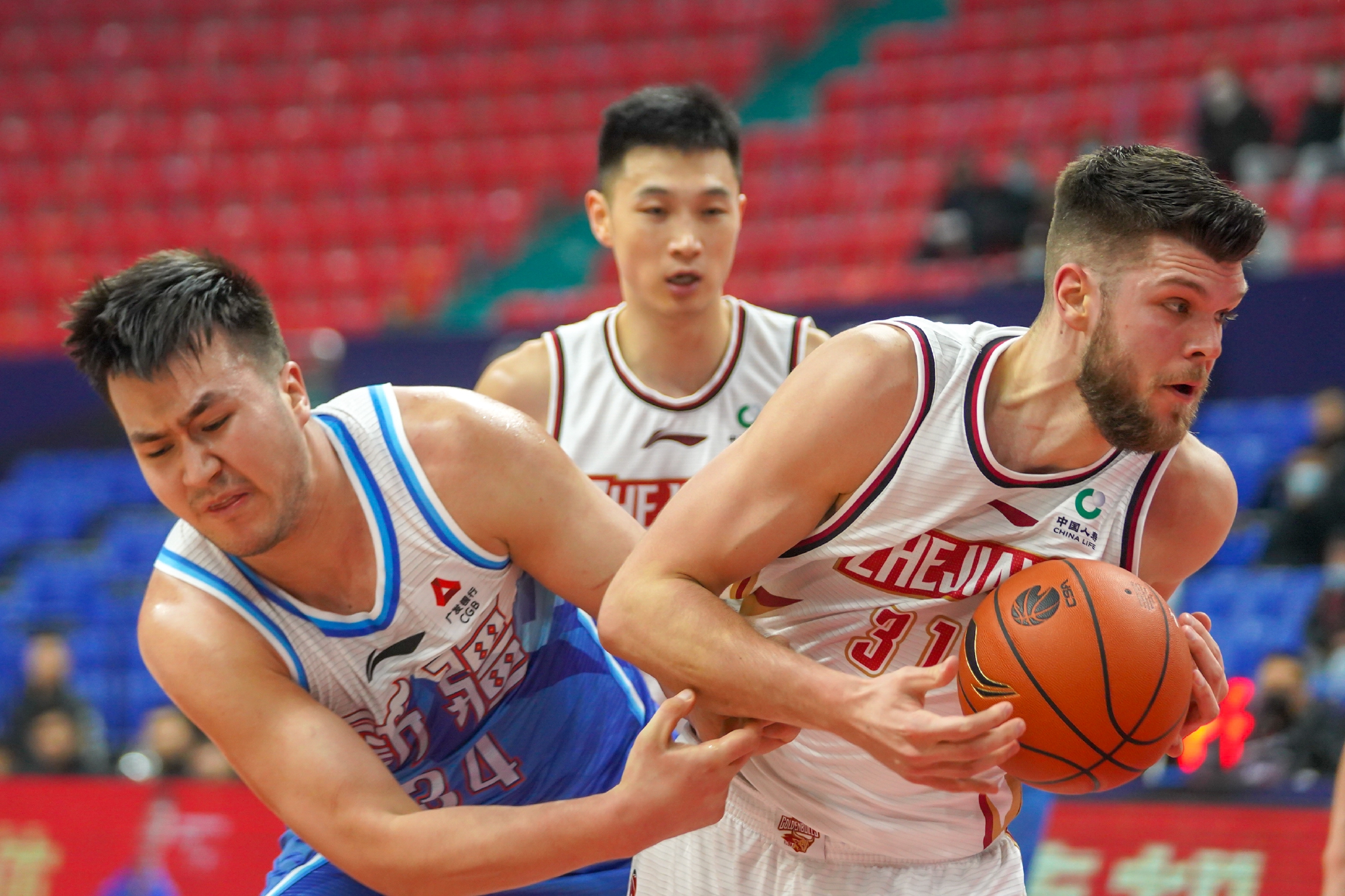 球队新引援球员表现优异获好评 球队新引援球员表现优异获好评