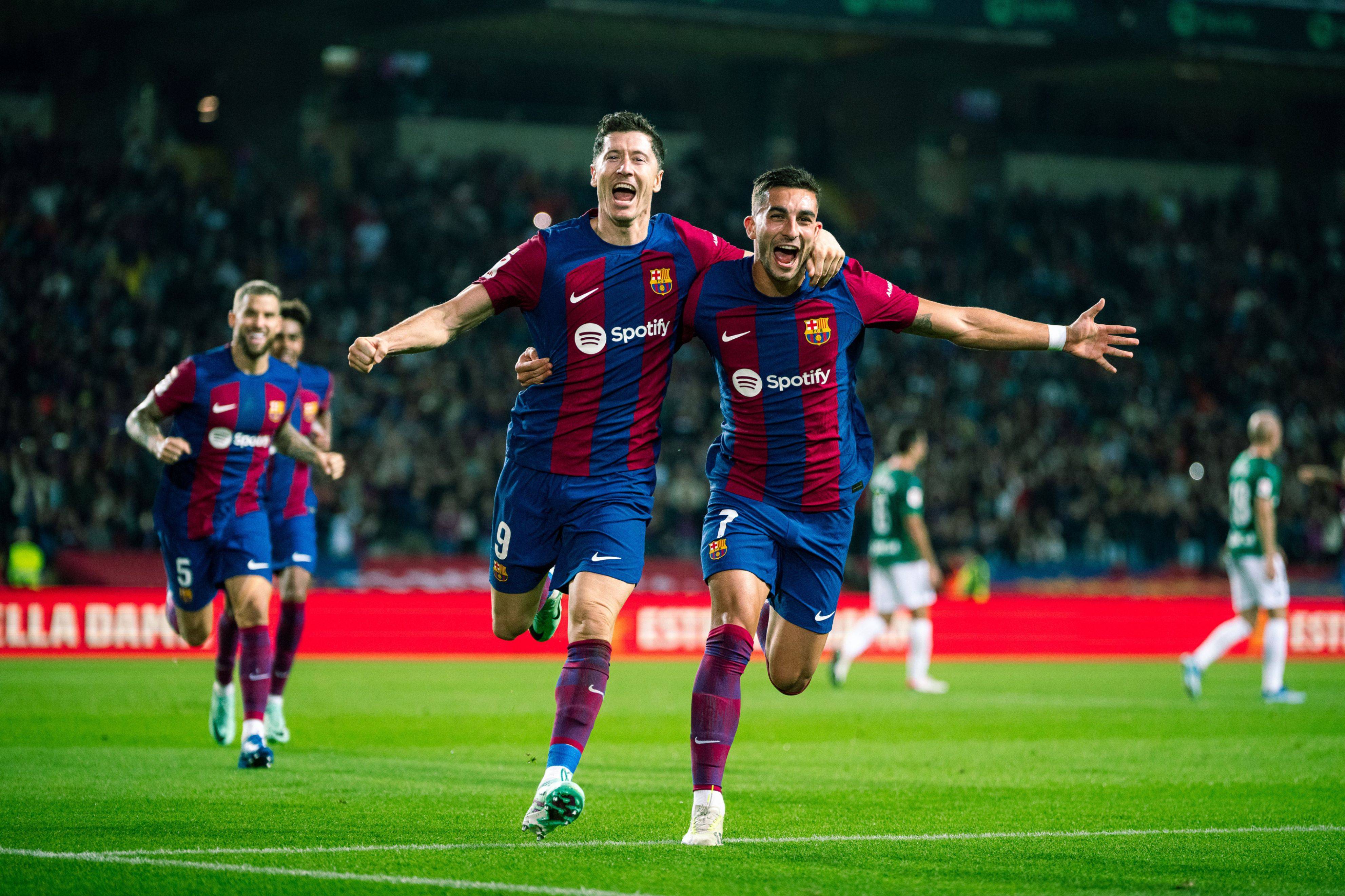 开云体育官网入口-激烈冲突！球员们在场上争夺控球权