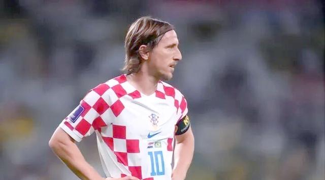 关于克罗地亚球队在比赛中展现出色，成功晋级的信息